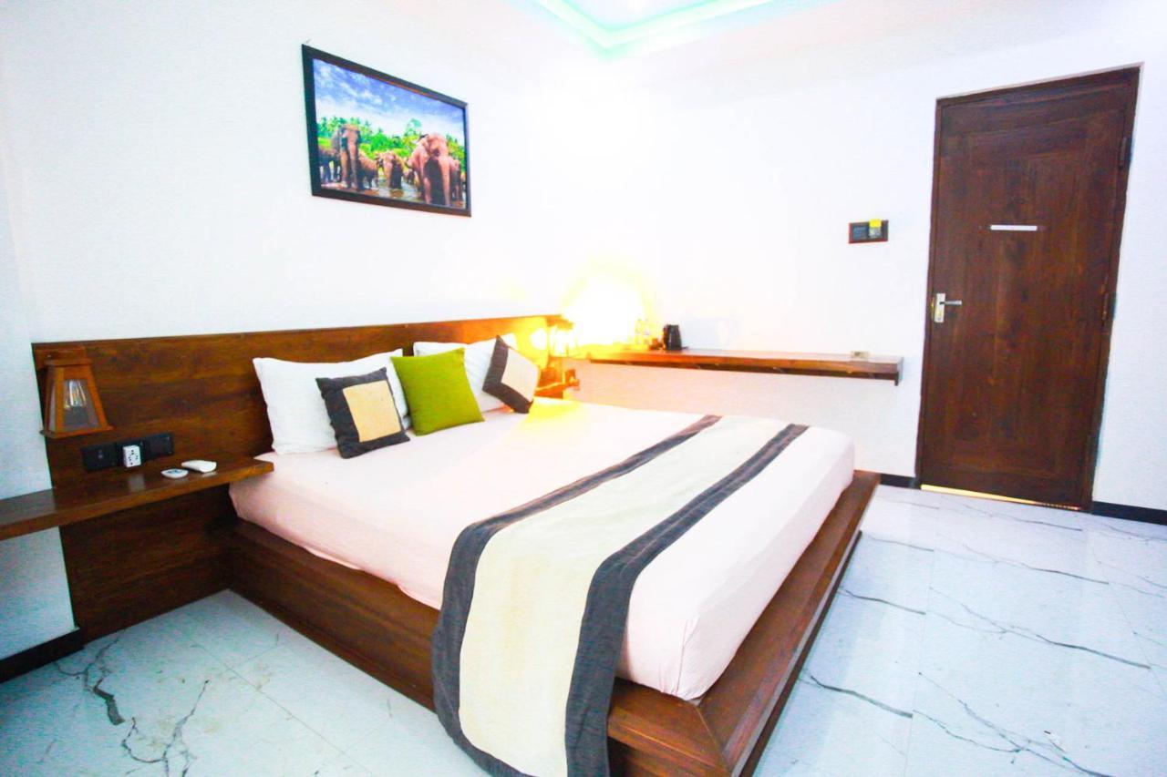 Supreme Dambulla Hotel Exterior photo
