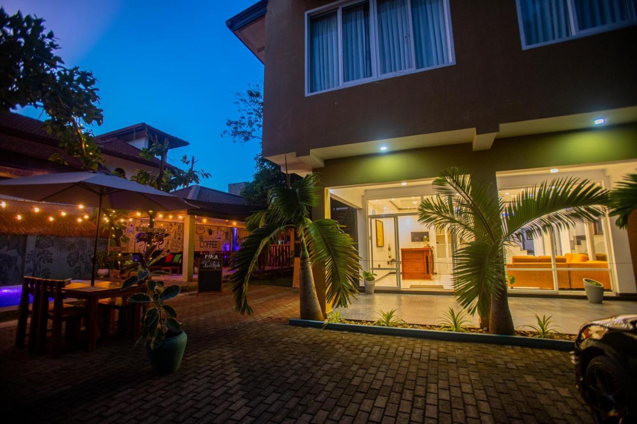 Supreme Dambulla Hotel Exterior photo