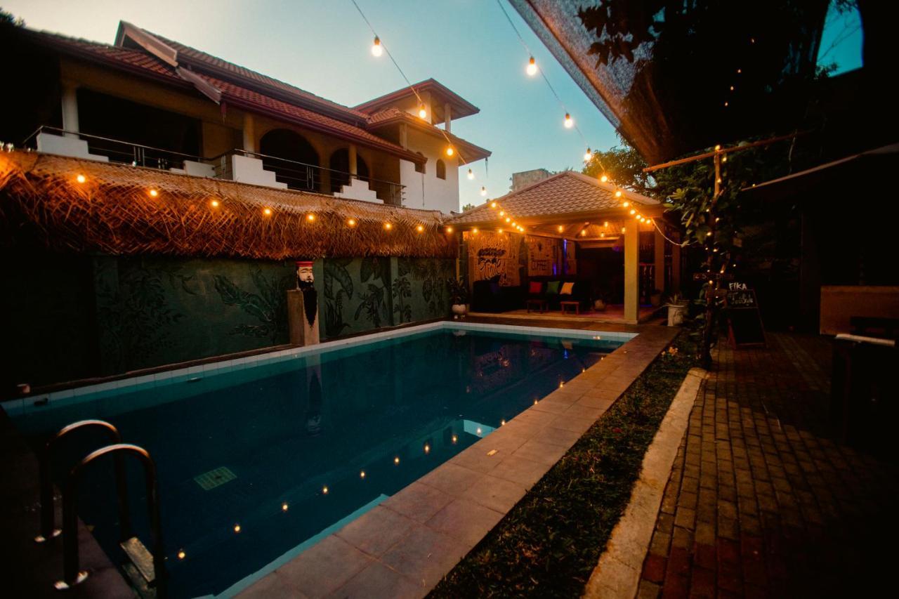 Supreme Dambulla Hotel Exterior photo