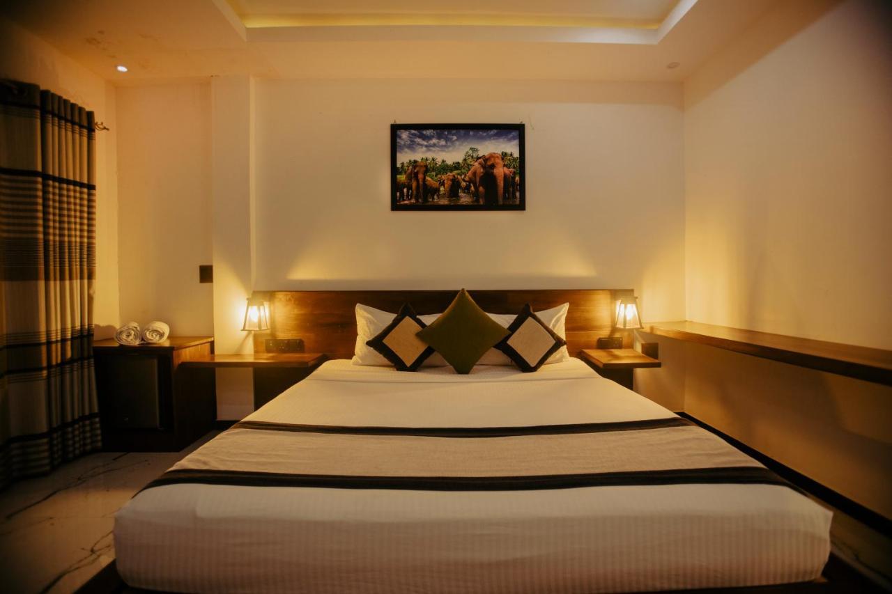 Supreme Dambulla Hotel Exterior photo