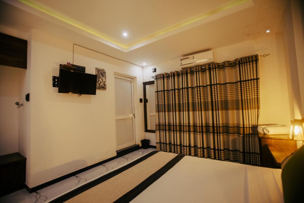 Supreme Dambulla Hotel Exterior photo