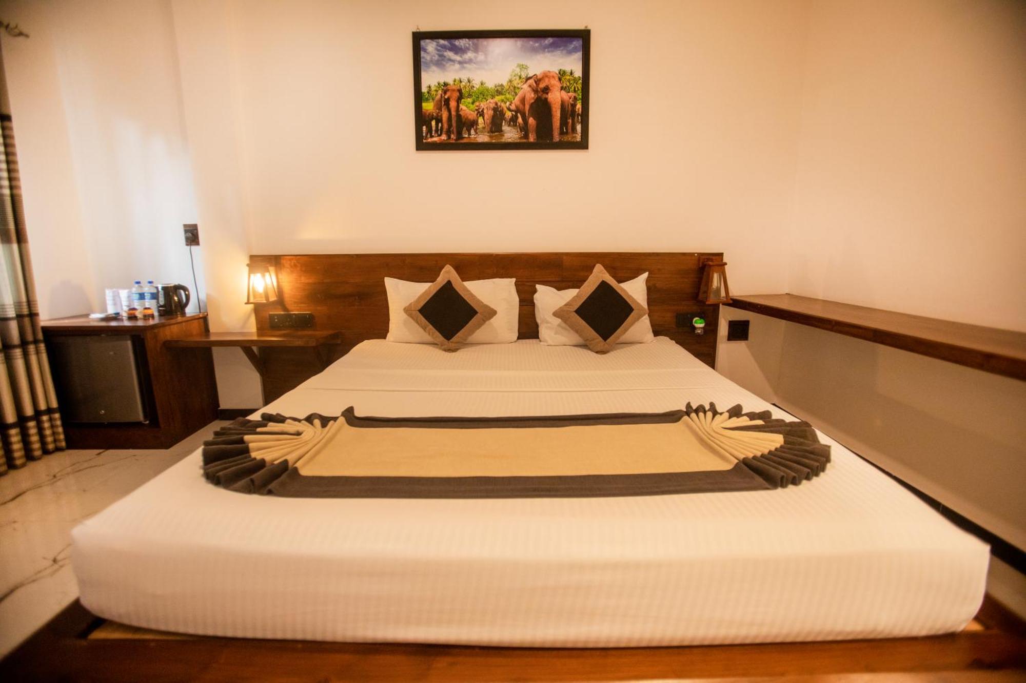 Supreme Dambulla Hotel Exterior photo